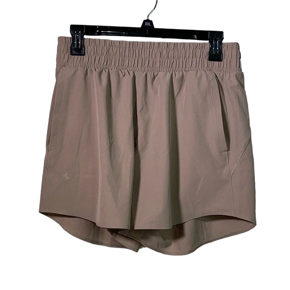 Under Armour Women's Flex Woven BTG 5 Inch Shorts Medium tan - Picture 1 of 6